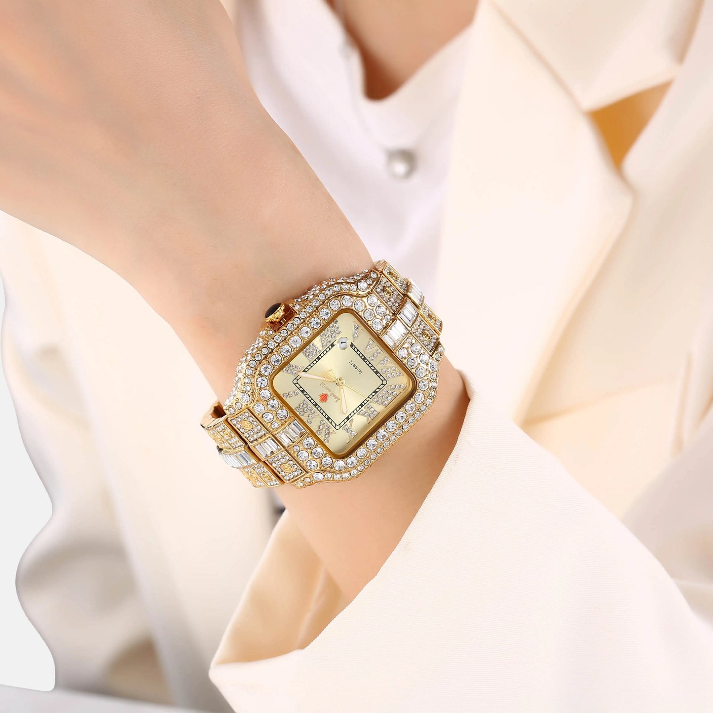 New Luxury Quartz Waterproof Quartz Watch for Men and Women with Water Diamonds embellished on Men's and Women's Clocks